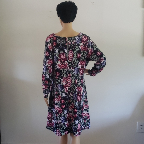 WOMEN'S LONG SLEEVE FLORAL DRESS. - Picture 5 of 6